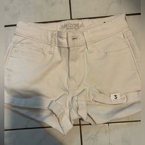 Cute white shorts